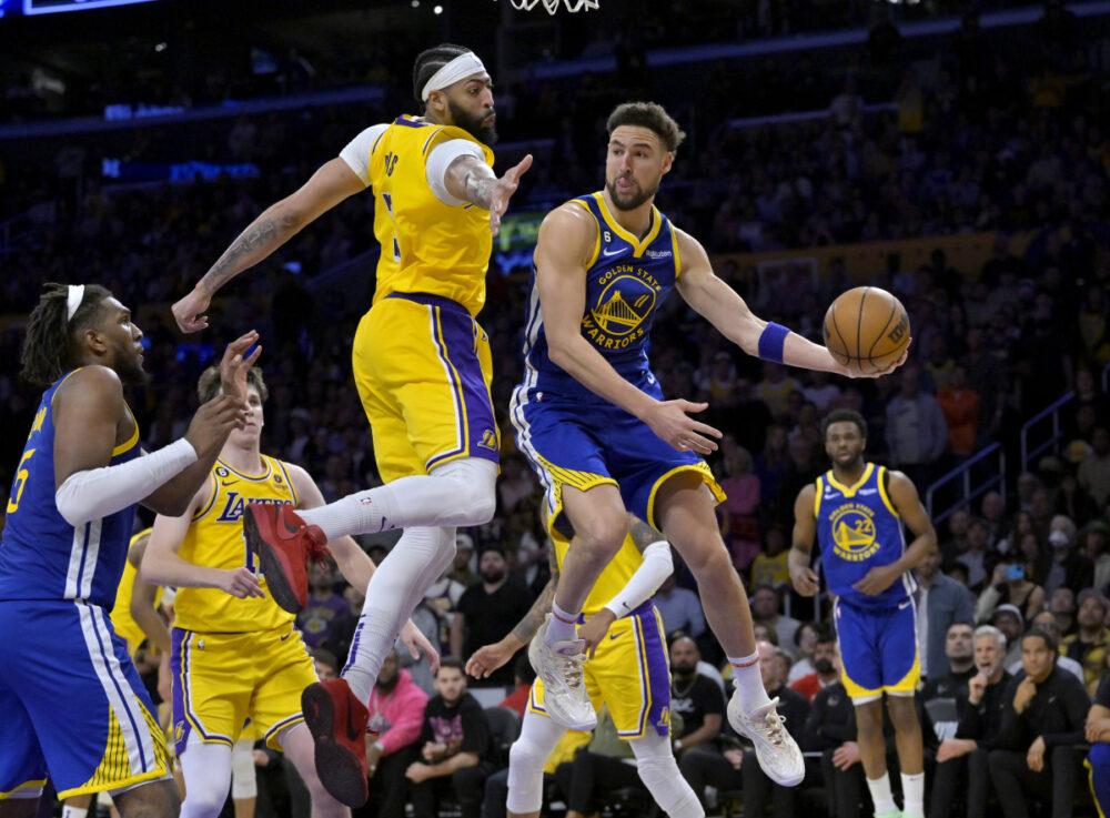 Los Angeles Lakers Beat The Golden State Warriors