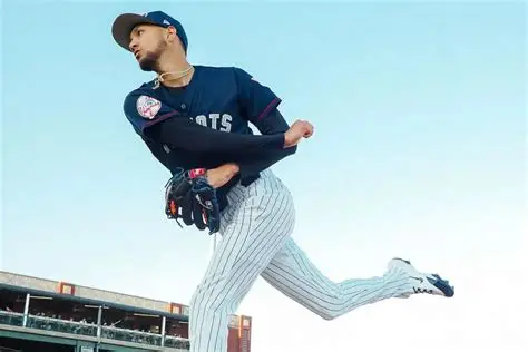 Elmer Rodriguez warms up before a game for the Somerset Patriots.
